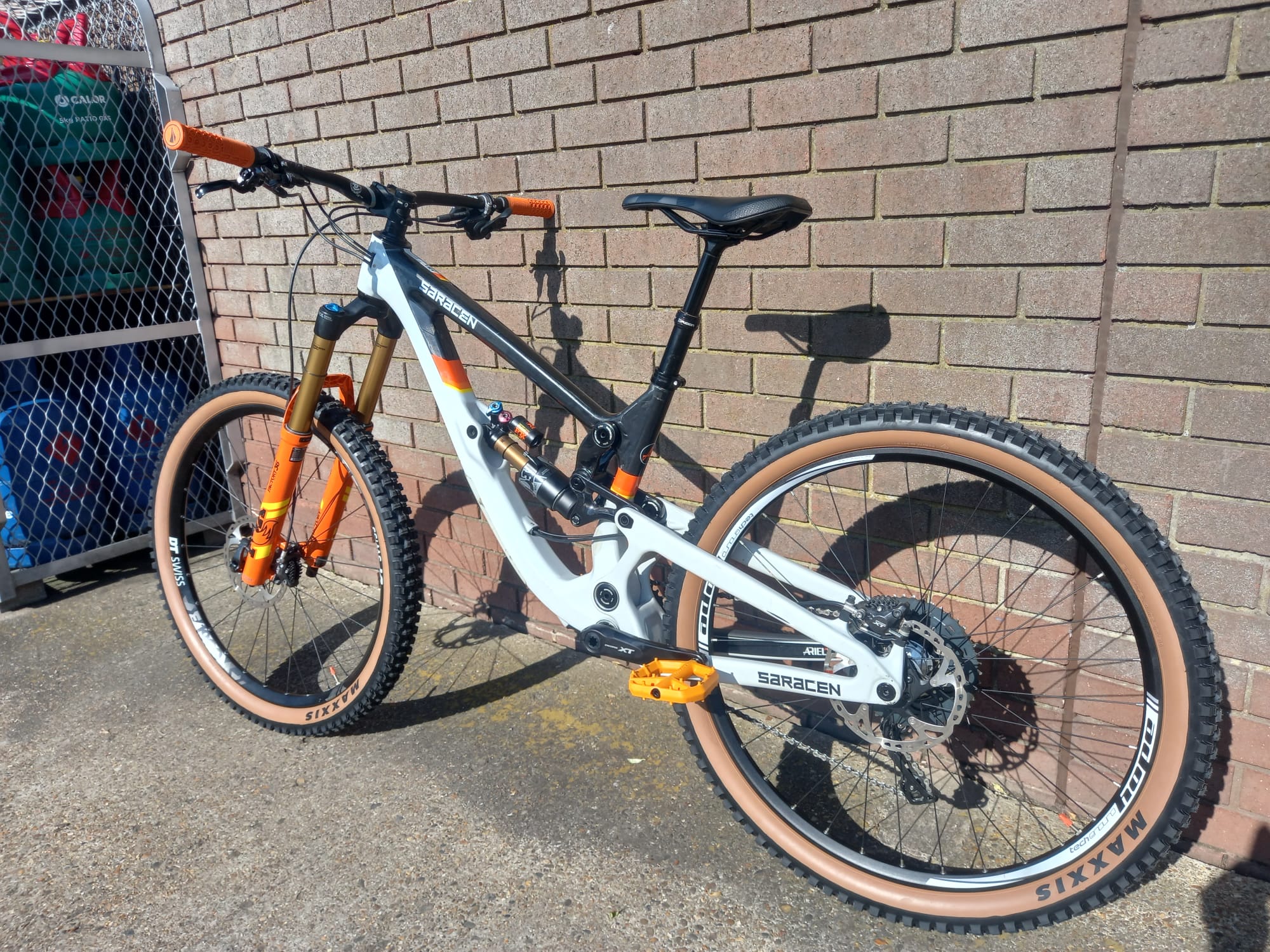 Saracen Ariel LT 2019 Mountain Bike EX DEMO Les s Cycles