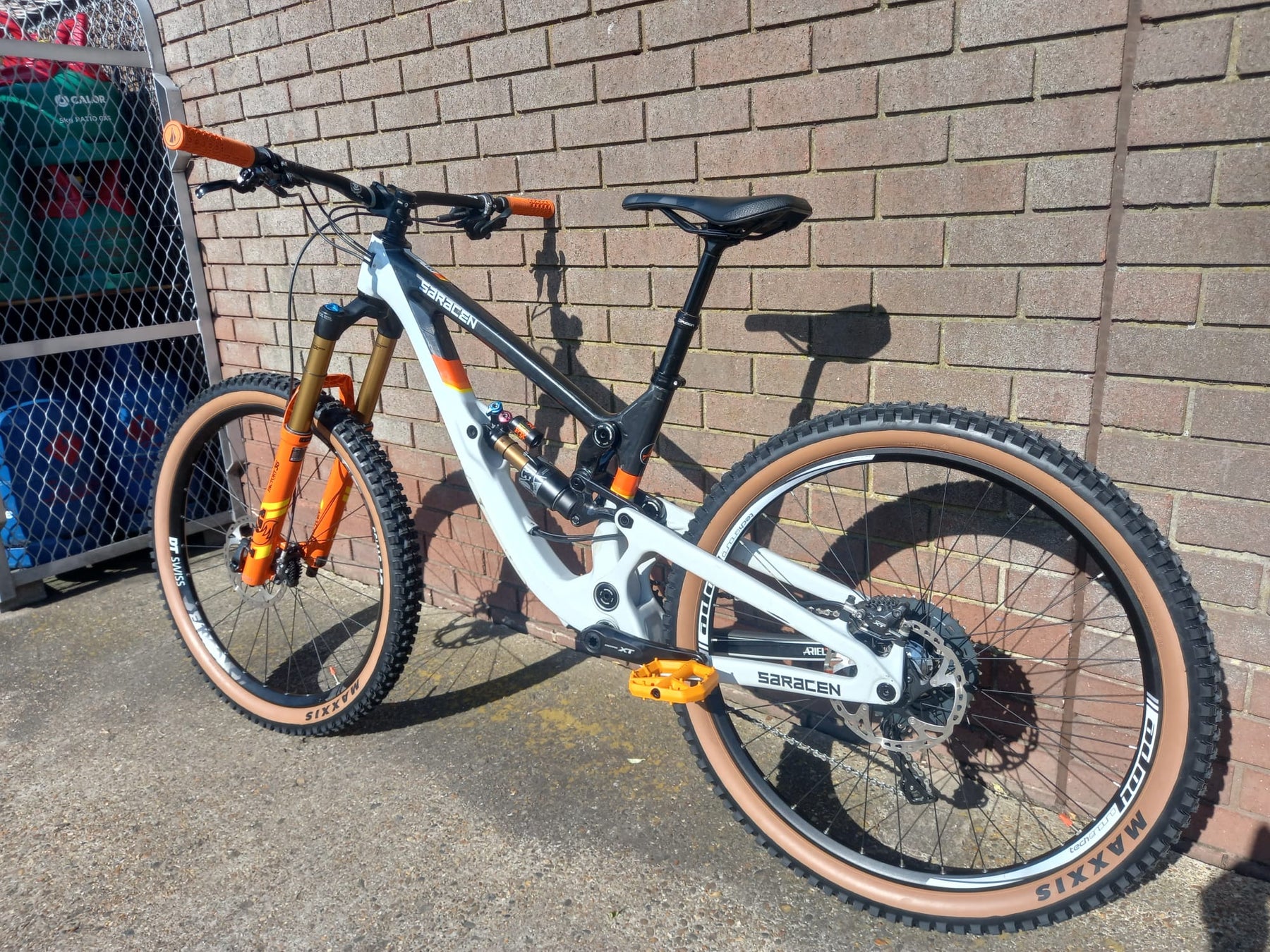 Saracen Ariel LT 2019 Mountain Bike EX DEMO Les s Cycles