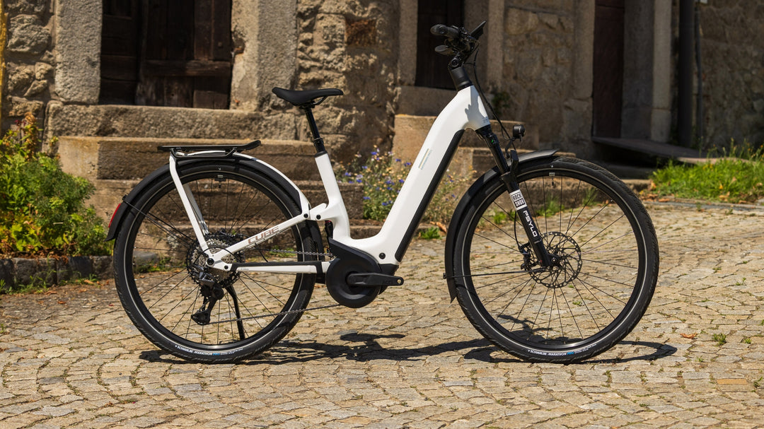 Cube Kathmandu Hybrid One11 HPC SLX 800 Mwhite Metallicwhite Prizm Easy Entry 2027 Electric Hybrid Bike