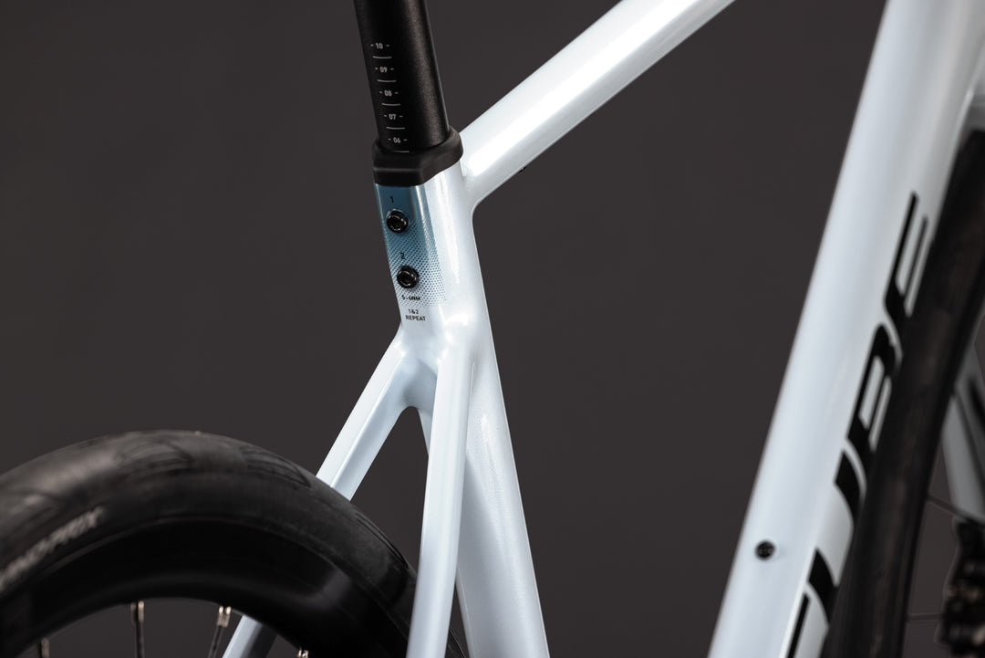 Cube Attain Race Glacier Black 2027 Road Bike